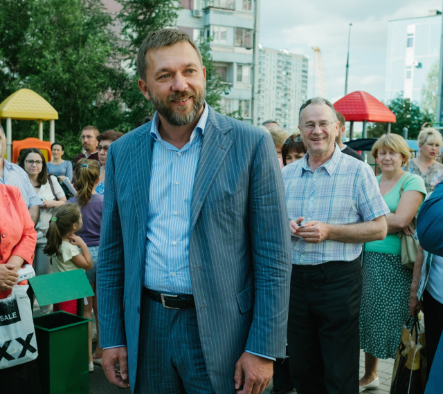 Дмитрий Саблин поздравил учителей