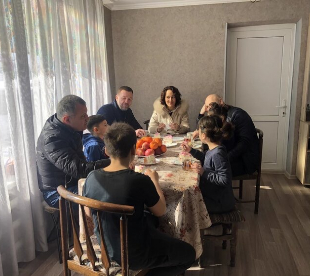 Дмитрий Саблин навестил спасенных из Сирии детей